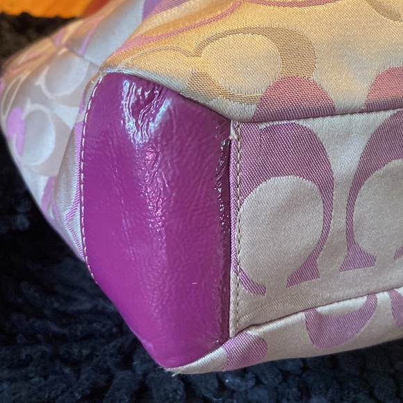 EUC  coach cream/ purple shoulder purse - Picture 5 of 10